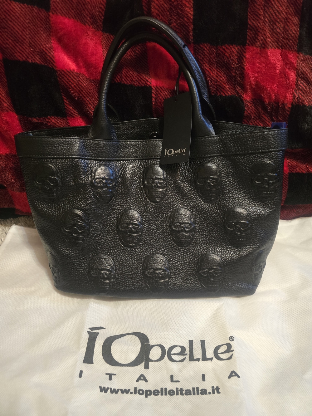 Í Opelle Black Leather Embossed Skull Tote